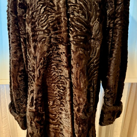 Lamb Karakul fur brown full cut Fabulous coat, long elegant size medium - Picture 7 of 16